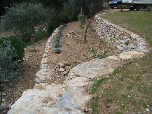 formes paysager de la restanque de pierres sur saint cyr les lecques  prés de bandol